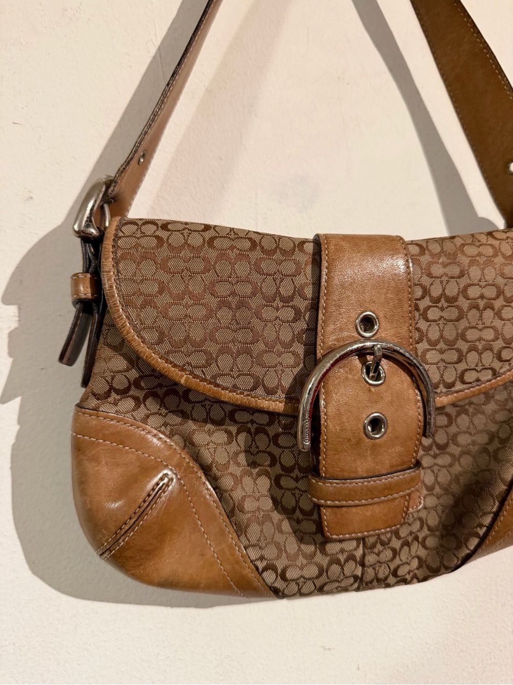 Coach soho Tan and Brown Signature Canvas Shoulder Bag 6818 - Picture 3 of 11